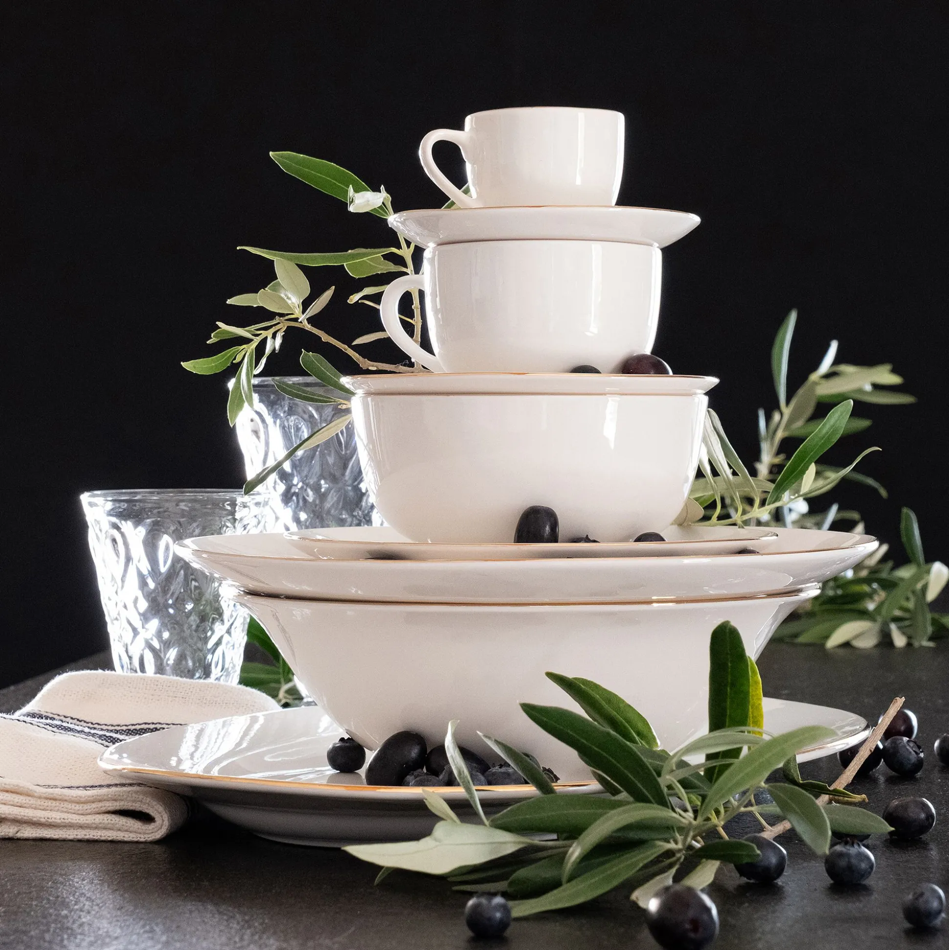 Assiette à dessert en porcelaine avec liseré doré D19cm - blanc