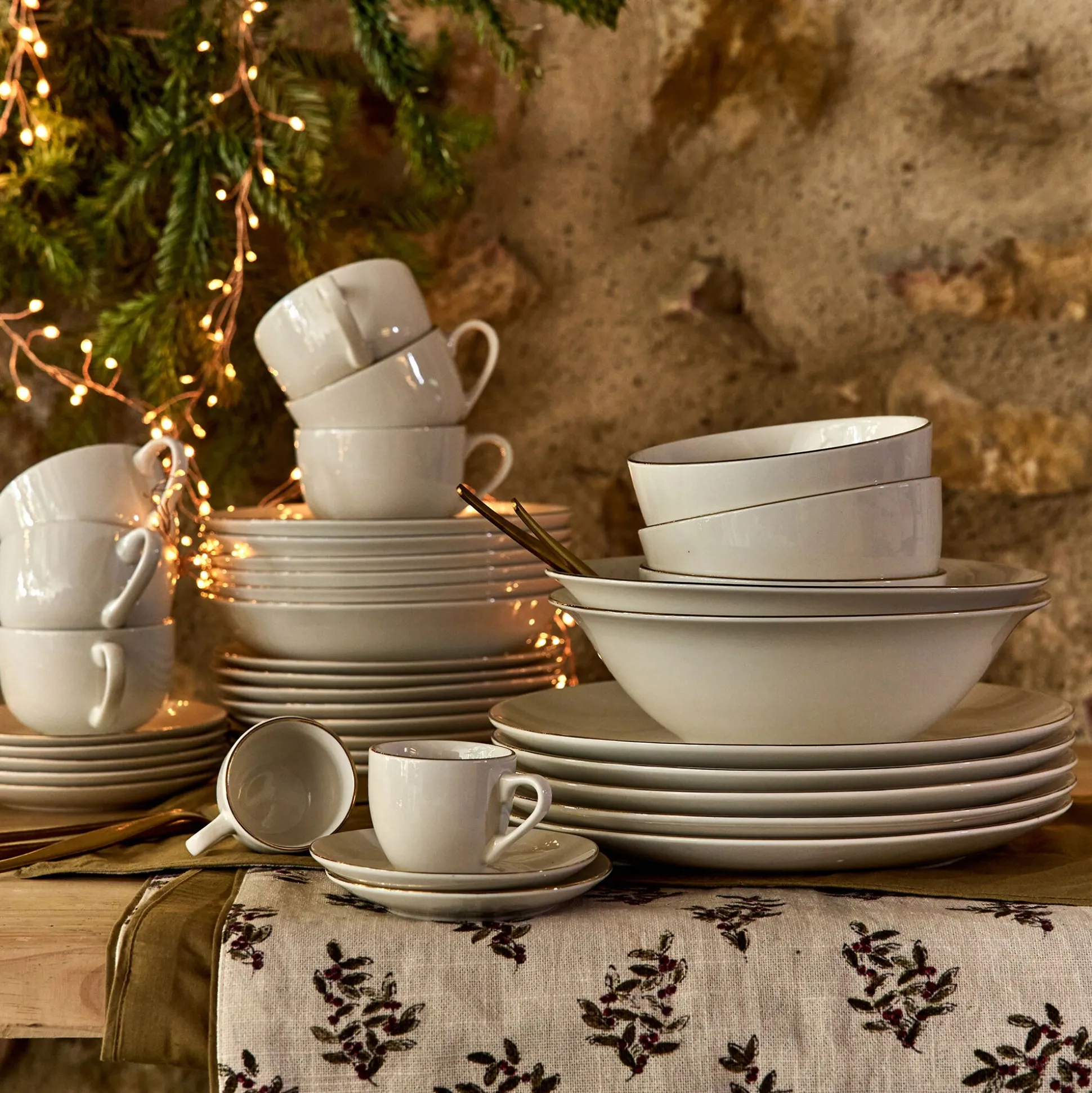 Assiette creuse en porcelaine avec liseré doré D20cm - blanc