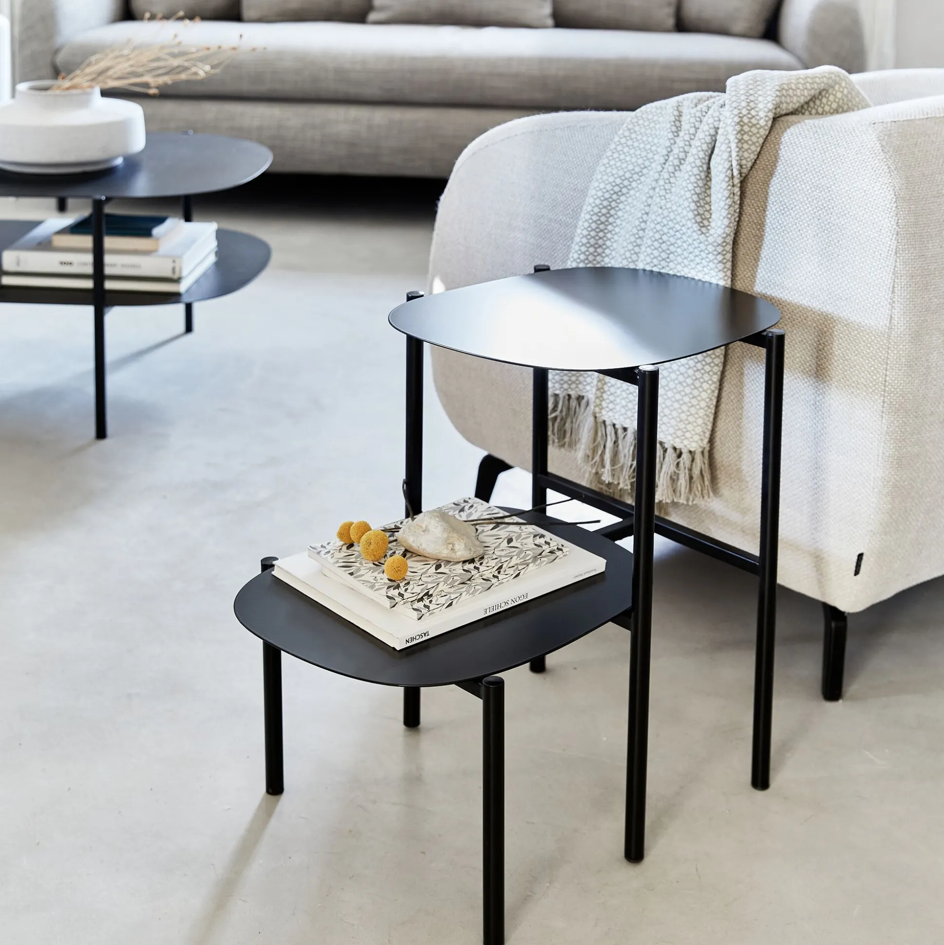 Bout de canapé double plateau en métal - noir H50cm