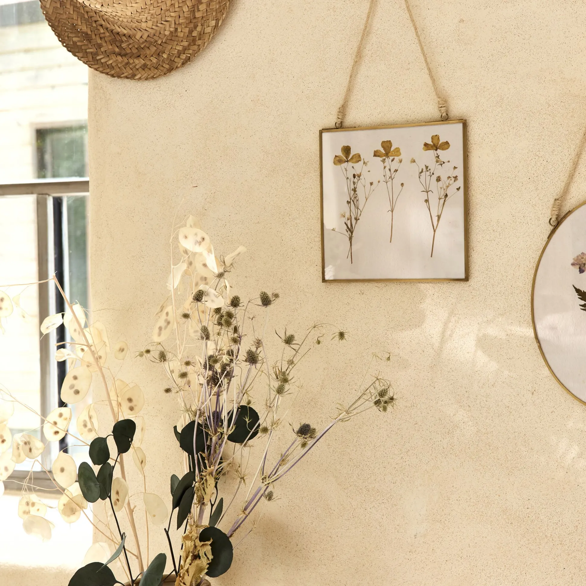 Cadre décoratif avec fleurs séchées 20x20cm - doré