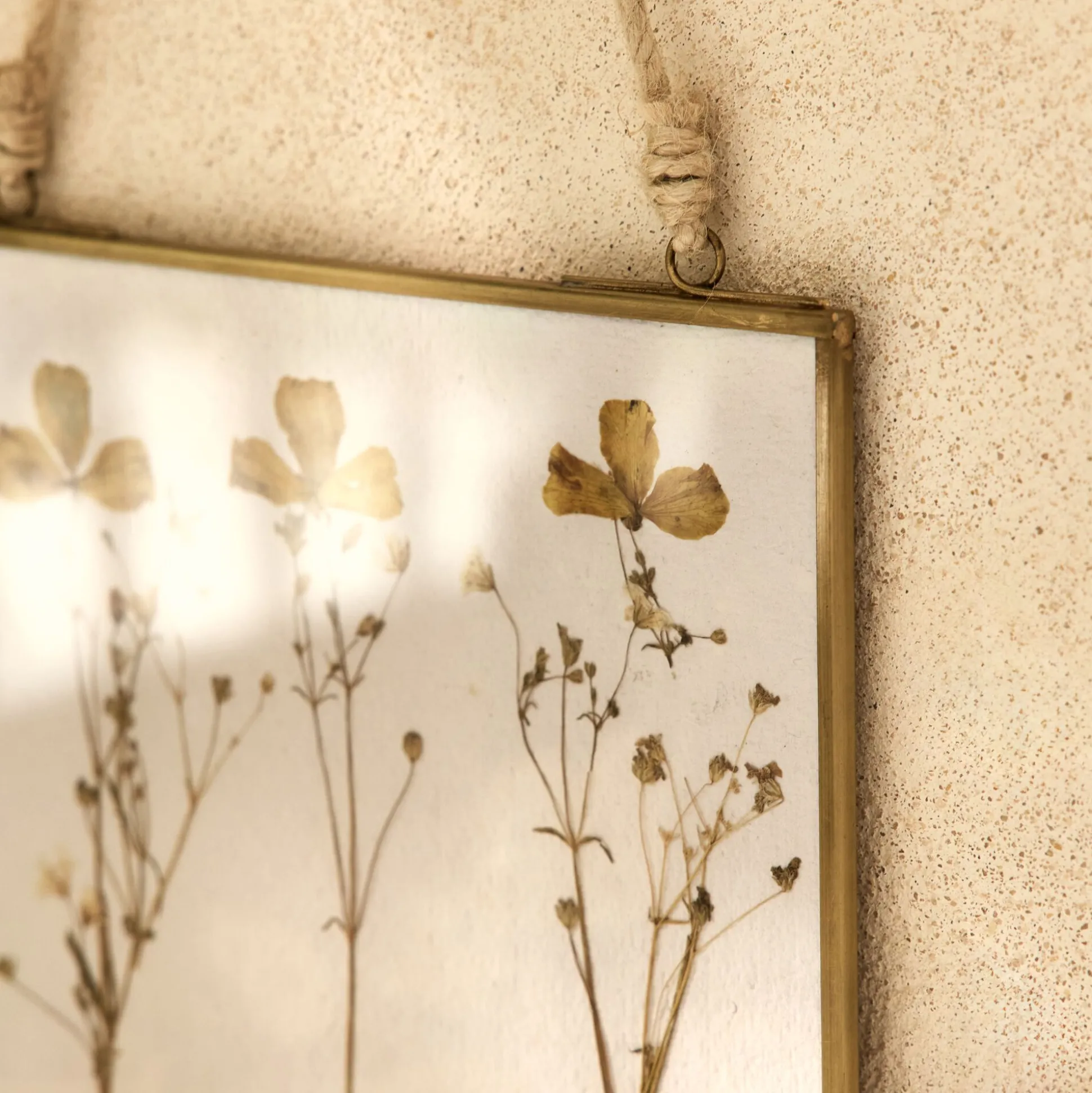 Cadre décoratif avec fleurs séchées 20x20cm - doré