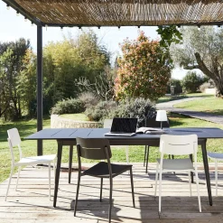 Chaise de jardin empilable en aluminium - noir