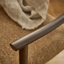 Chaise de repas avec accoudoirs en tissu et acier - brun châtaignier