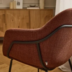 Chaise de repas avec accoudoirs en tissu - brun rustrel