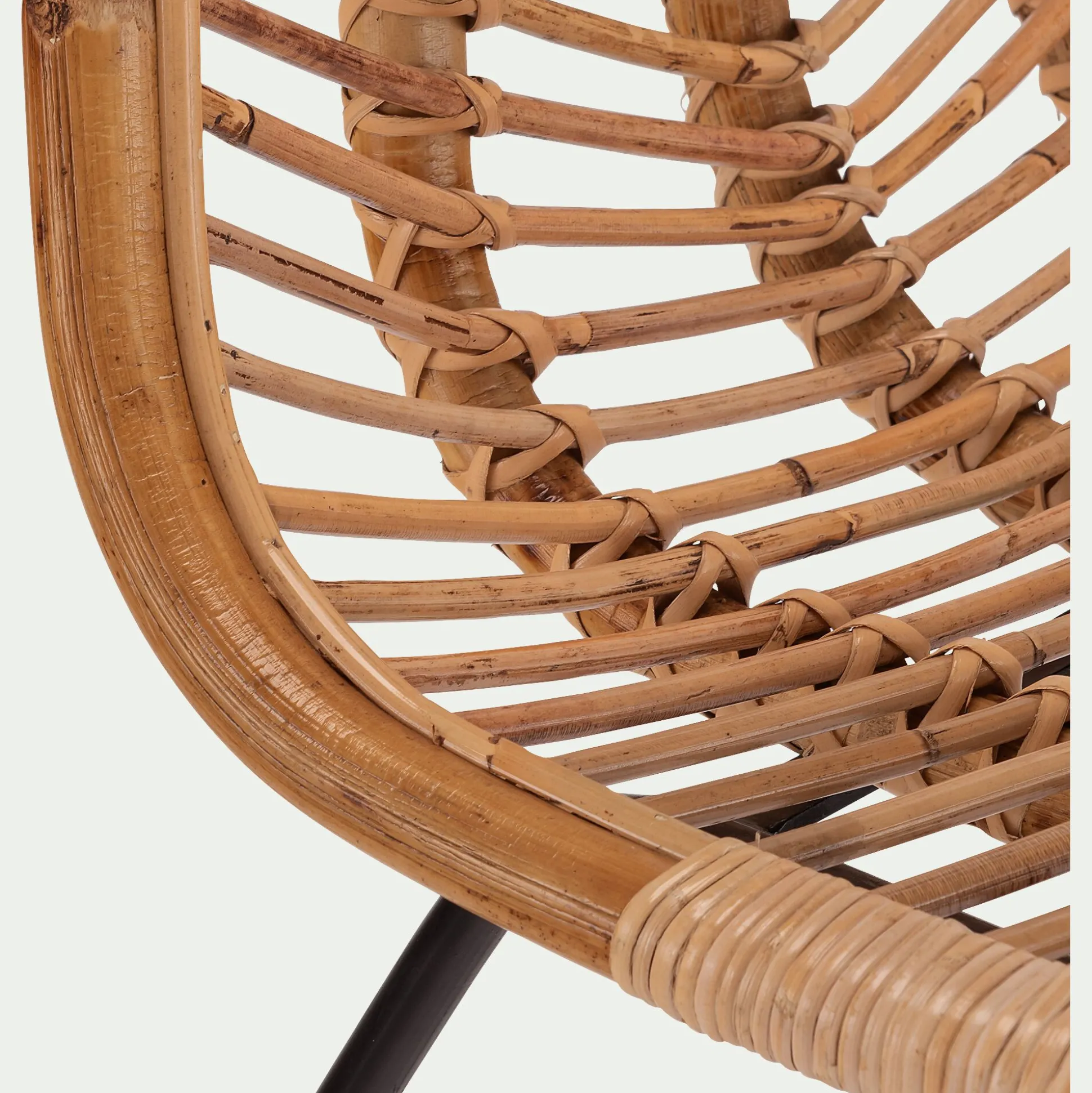 Chaise en rotin et piètement en acier - naturel