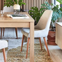 Chaise en tissu effet velours et piètement naturel - beige