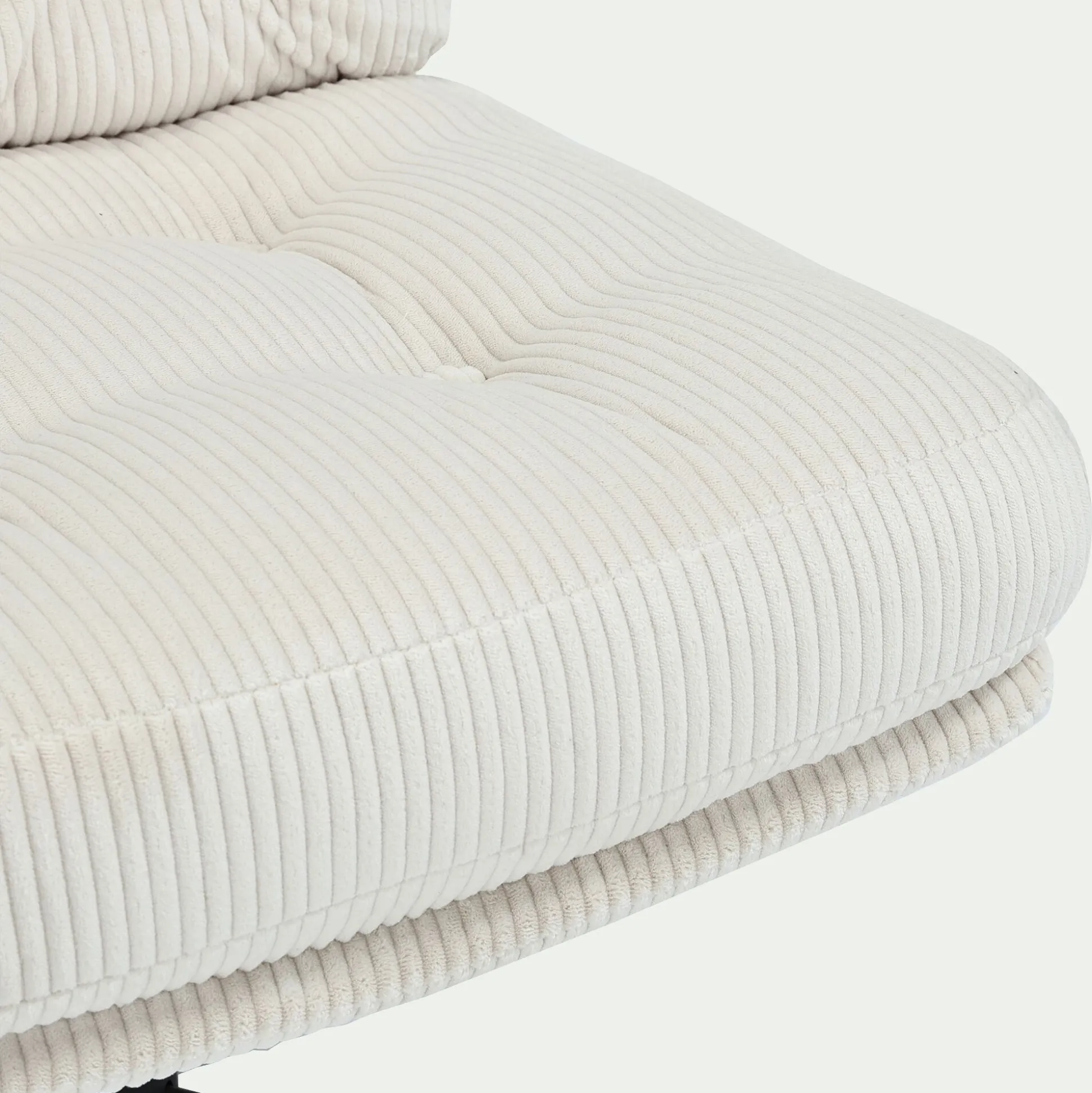 Chaise pivotante en velours côtelé et piétement en fer - beige