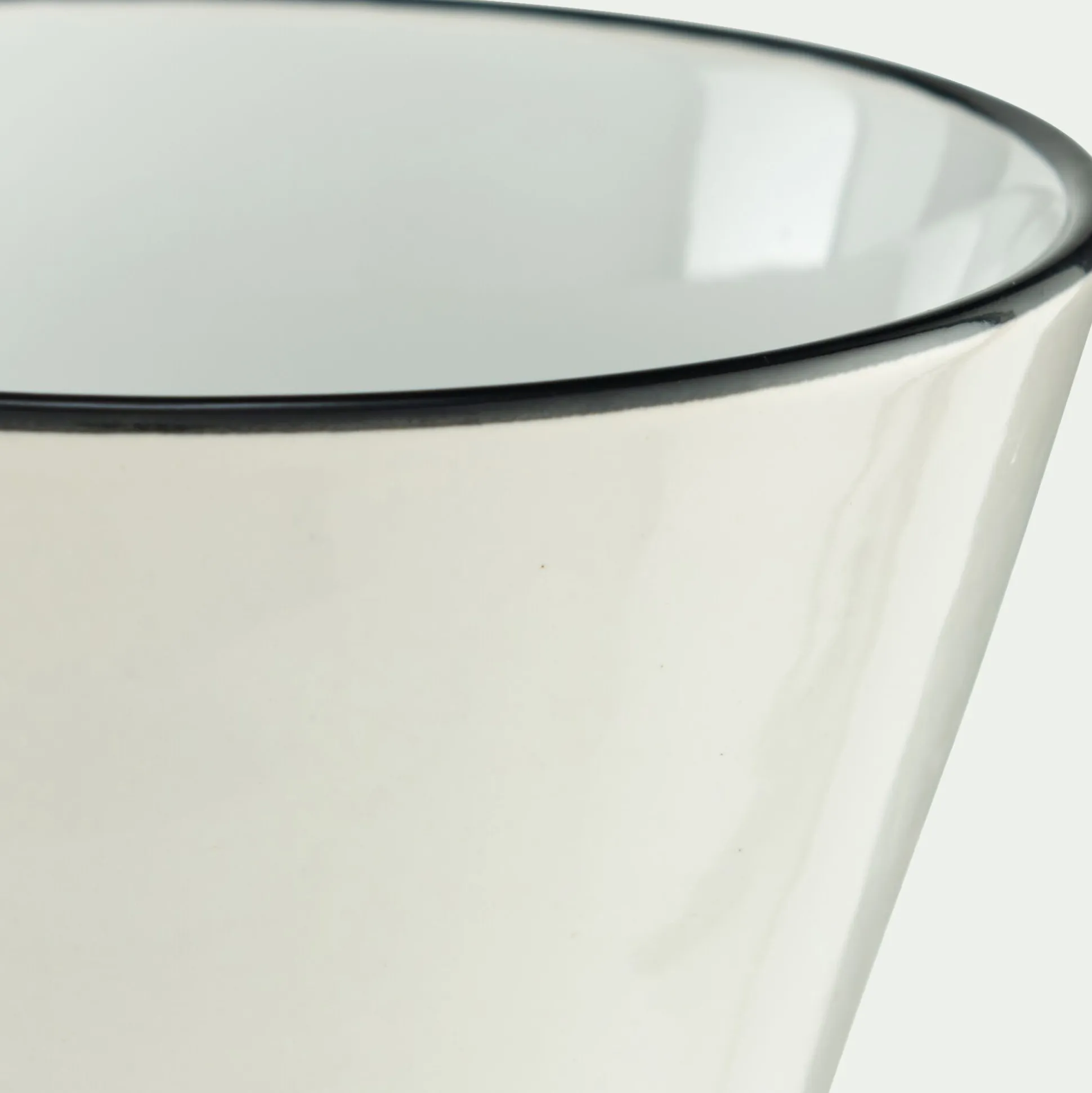 Coupelle en grès avec liseré noir D13cm - blanc
