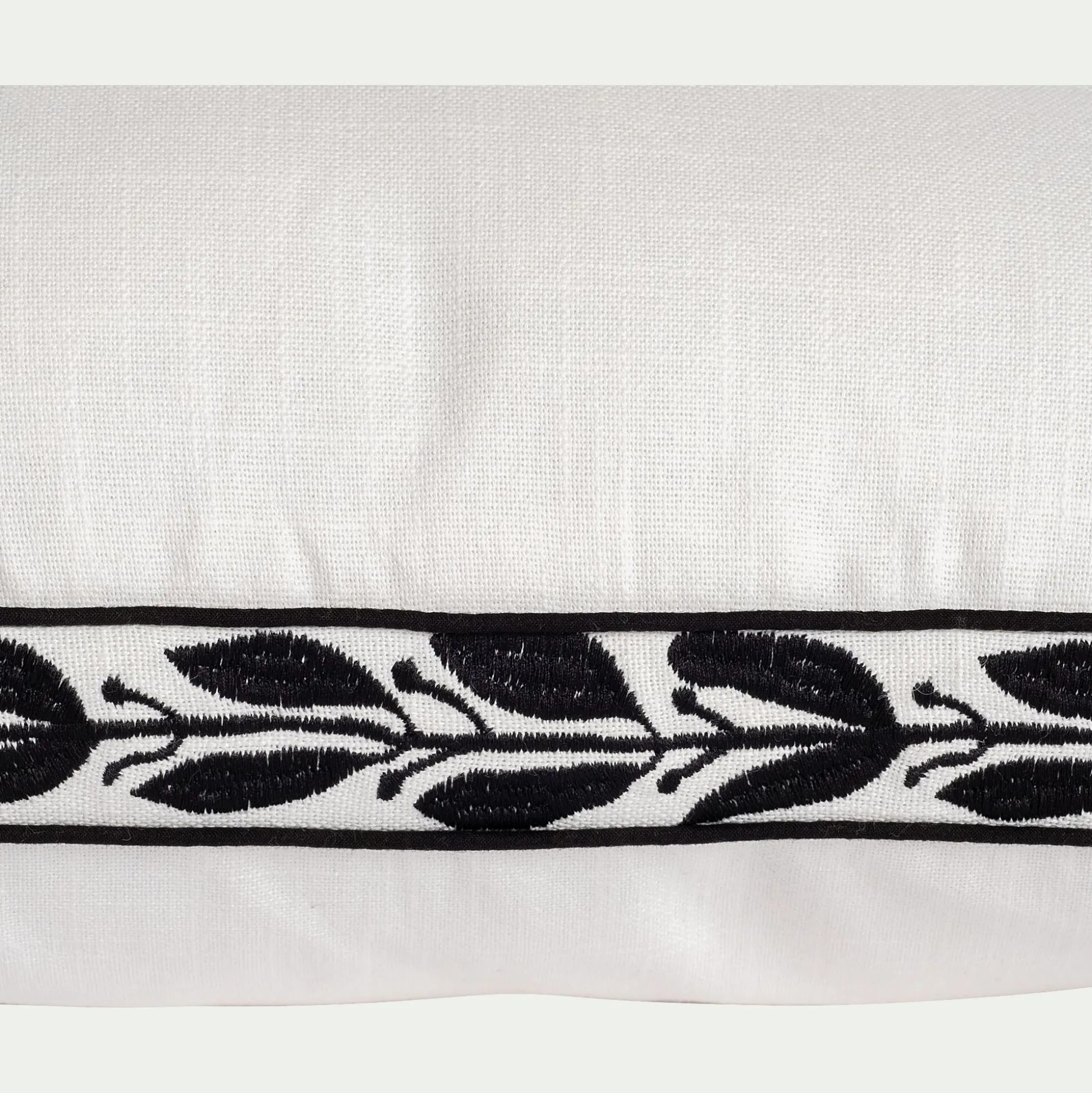 Coussin à frise brodée en coton 45x45cm - blanc