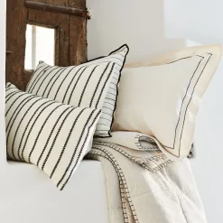 Coussin à rayures brodées en coton 30x50cm - noir et écru