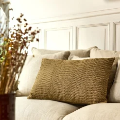 Coussin avec surpiqûres Kantha en lin et coton 40x60cm - vert mousse