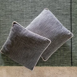 Coussin finition passepoil en coton 45x45cm - gris