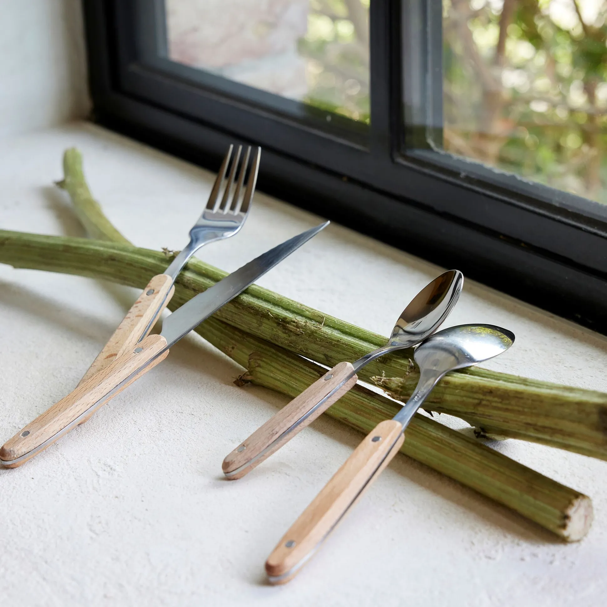 Couteau en inox et manche en bois de hêtre - naturel