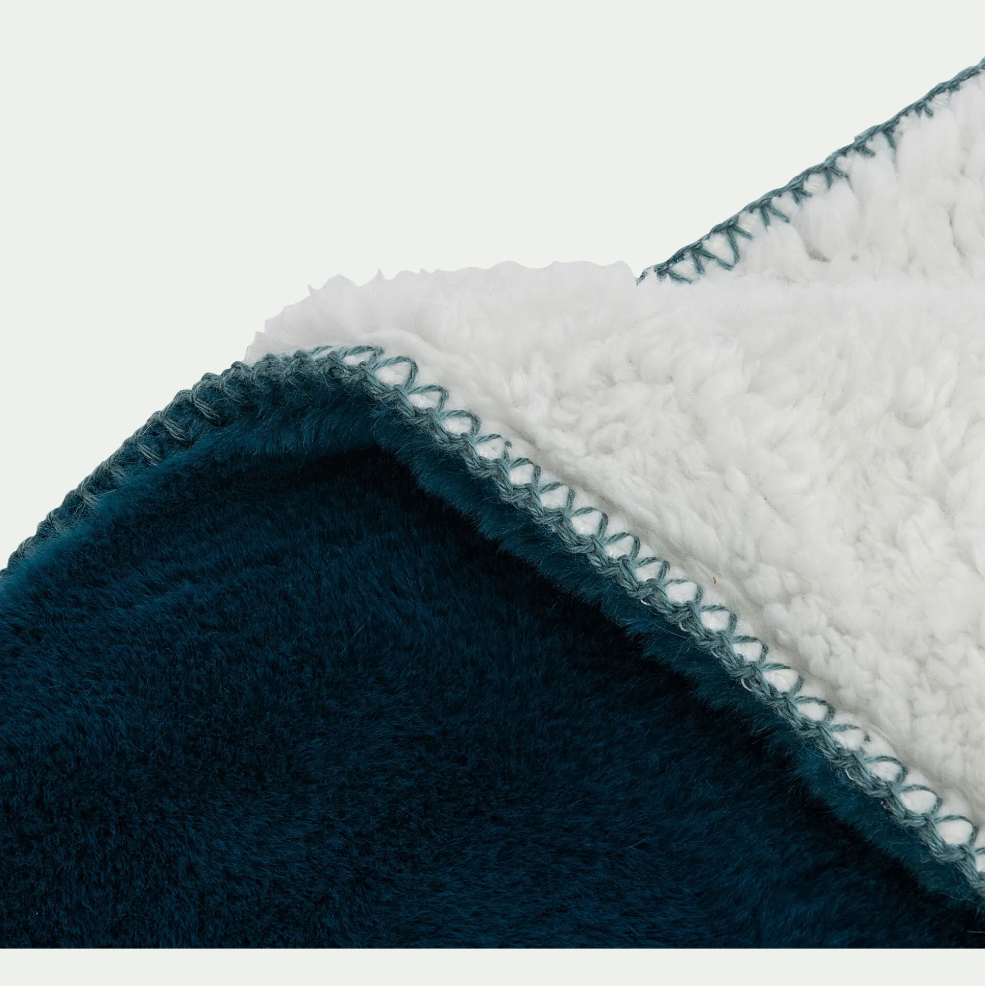 Couvre lit imitation fourrure- bleu figuerolles 180x220cm