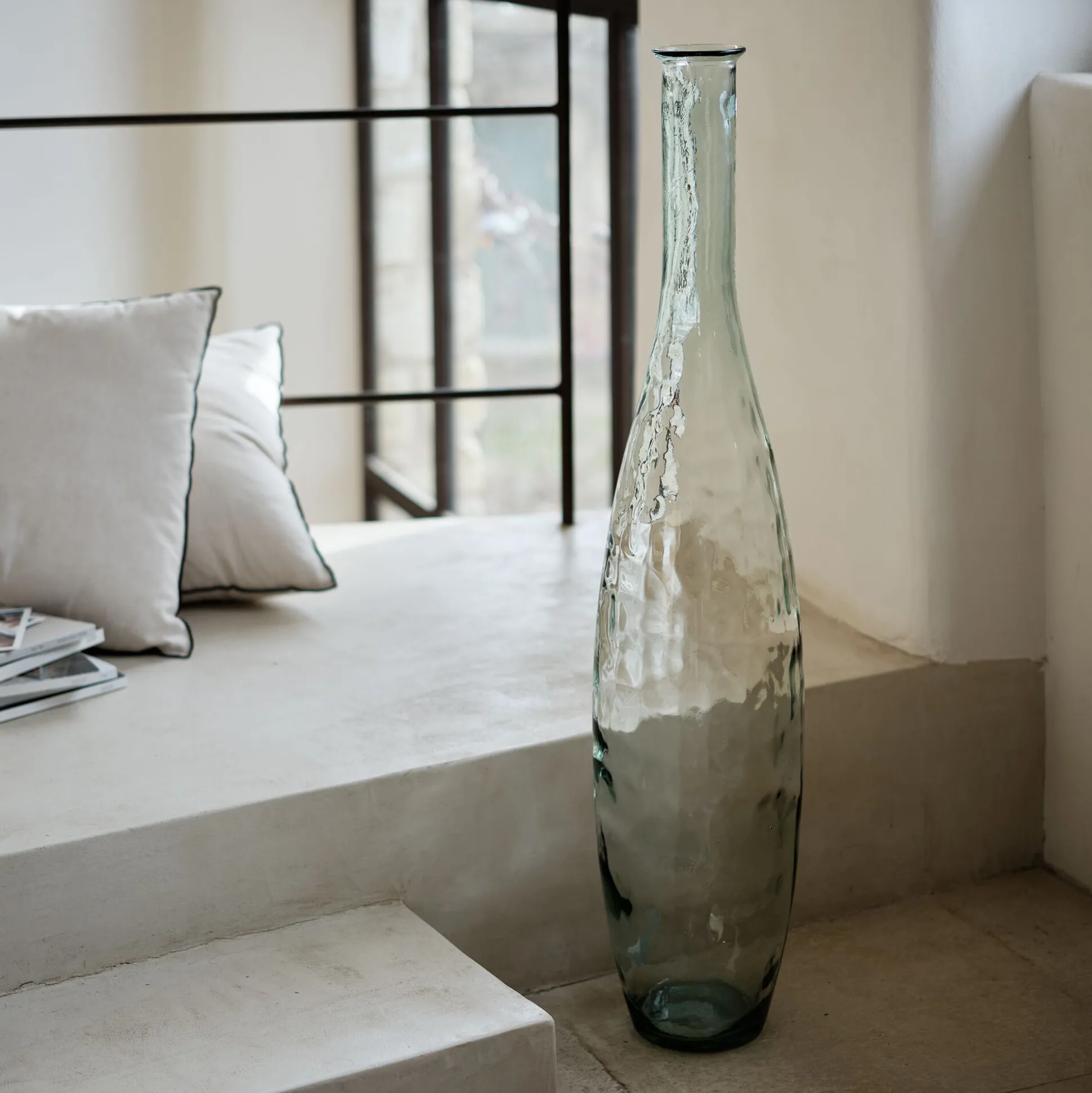 Grand vase bouteille en verre recyclé - bleu H100cm