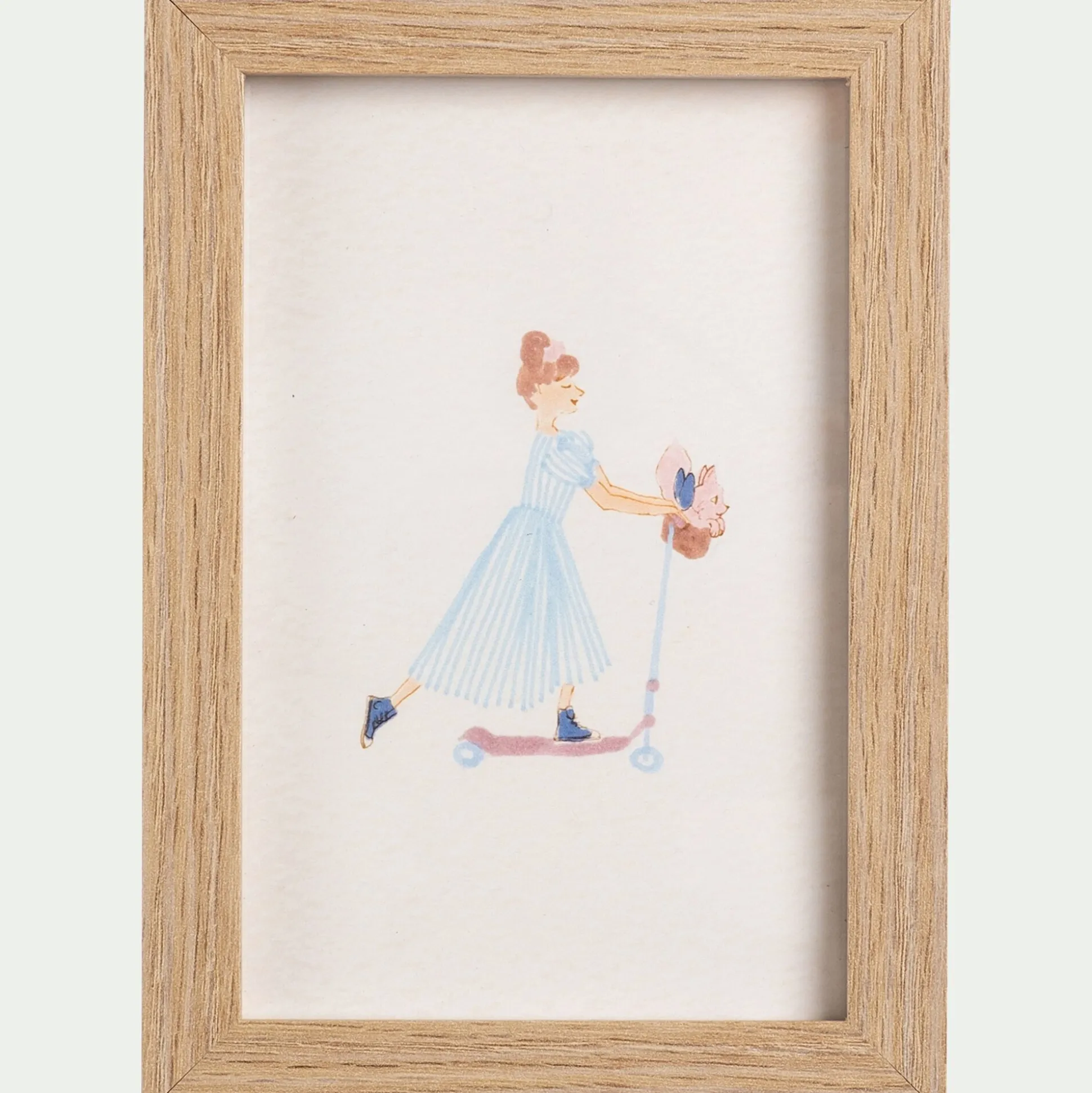Illustration encadrée motif Sarah en robe bleue 12x17cm - bois clair