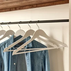 Lot de 5 cintres en bois - gris