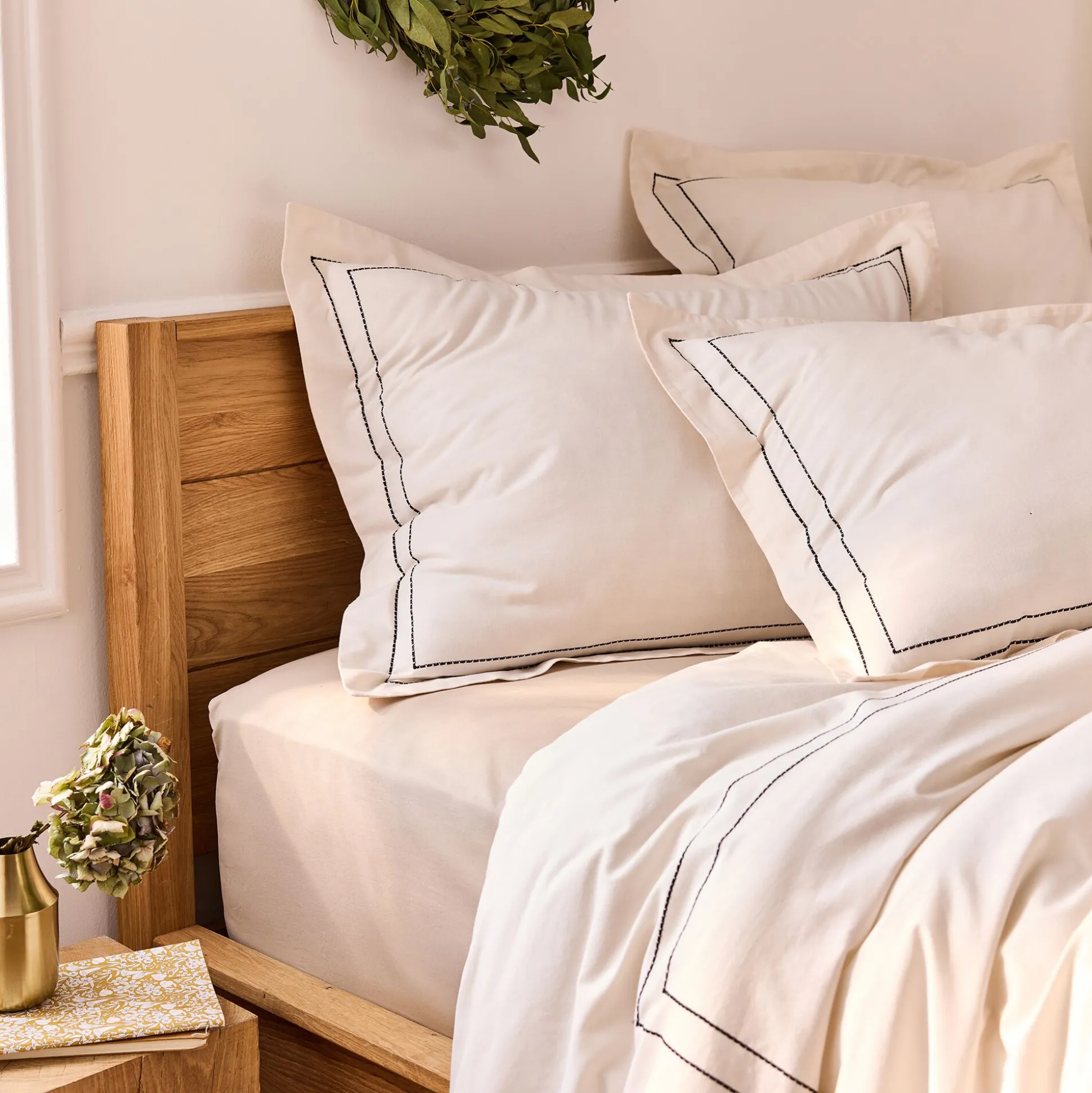 Lot de 2 taies d'oreiller en coton brodé 50x70cm - blanc ventoux