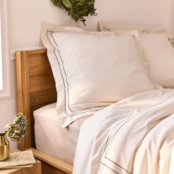 Lot de 2 taies d'oreiller en coton brodé 65x65cm - blanc