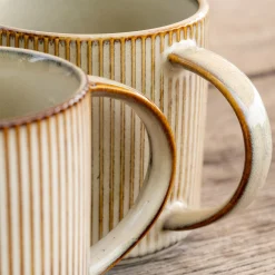 Mug strié en grès 40cl - beige