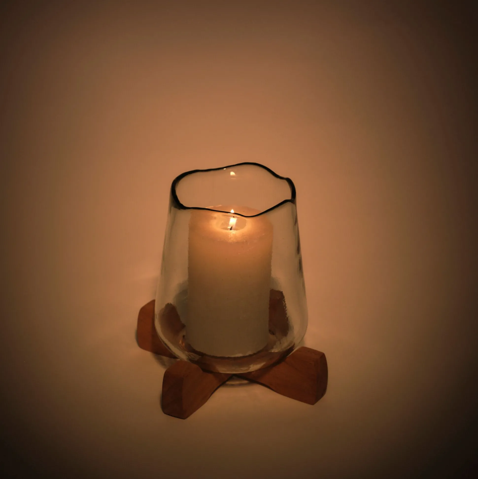 Photophore en verre sur pied en bois D17,5xH17,5cm - transparent