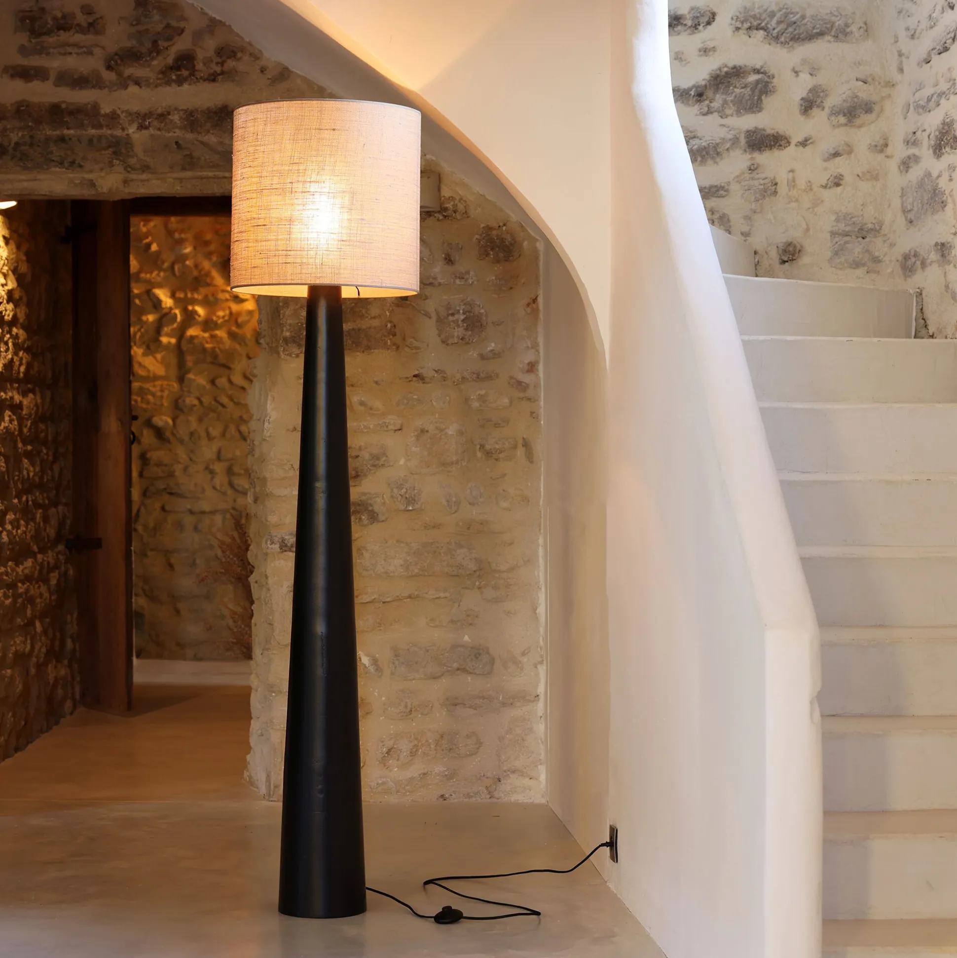 Pied de lampadaire électrifié en aluminium H162cm - noir