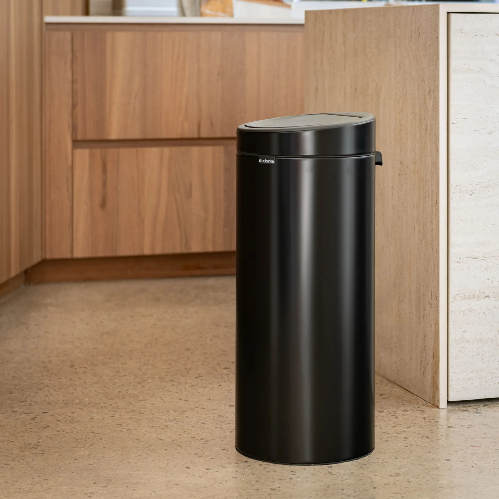 Poubelle Brabantia en acier - noir mat 30L