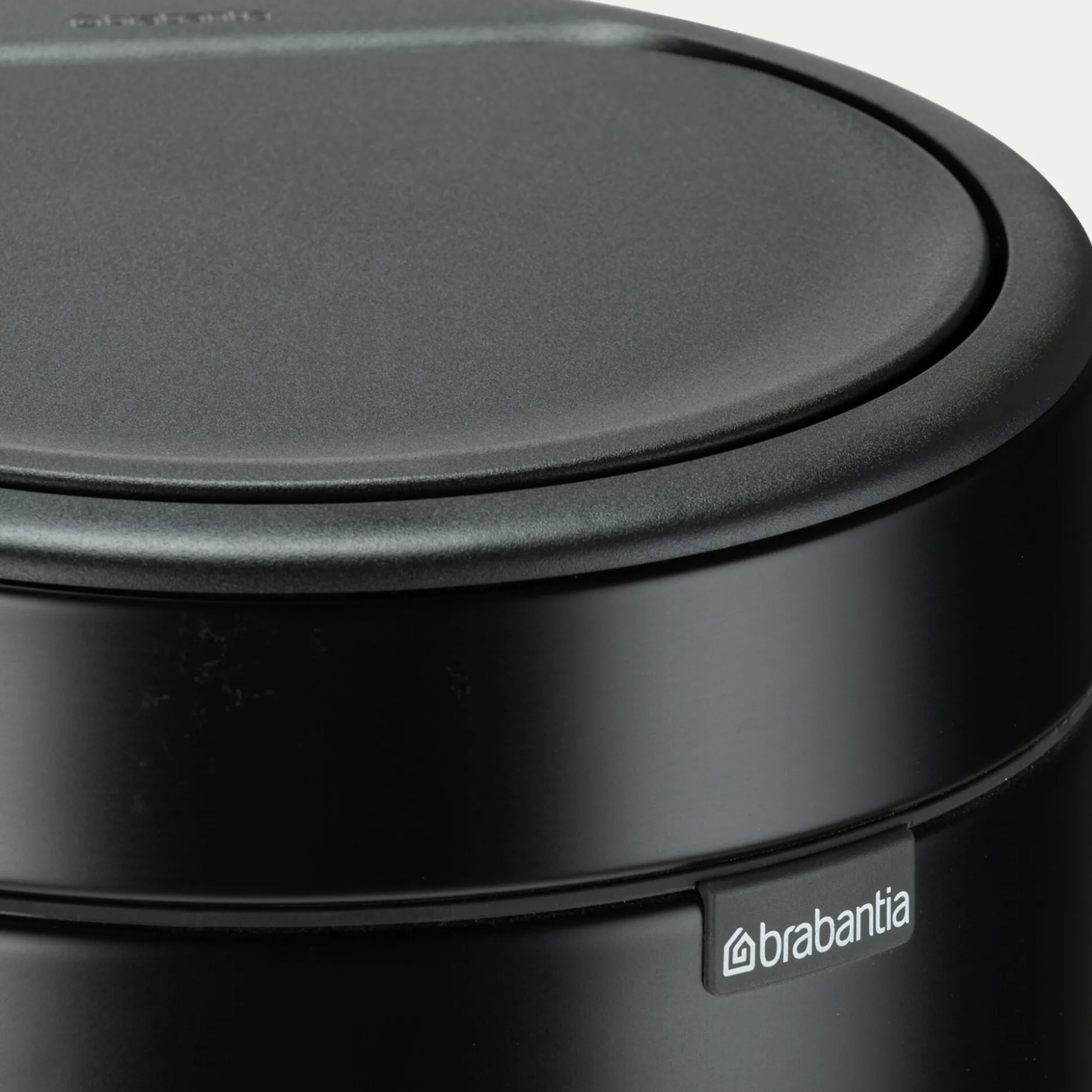 Poubelle Brabantia en acier - noir mat 30L