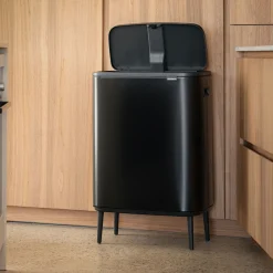 Poubelle de tri Brabantia de cuisine en acier et plastiques recyclés - noir mat 2x30L