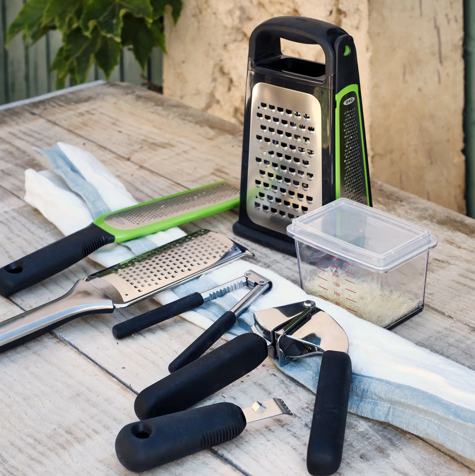 Râpe zesteur en inox - noir