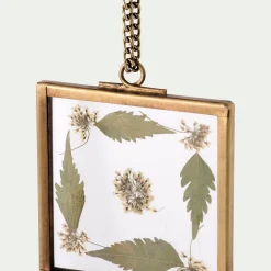 Suspension de Noël en verre et laiton avec fleurs séchées forme carrée H5,50cm - doré