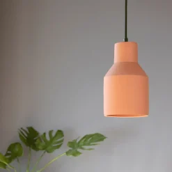 Suspension électrifiée E27 en ciment H25,5cm - rose argile