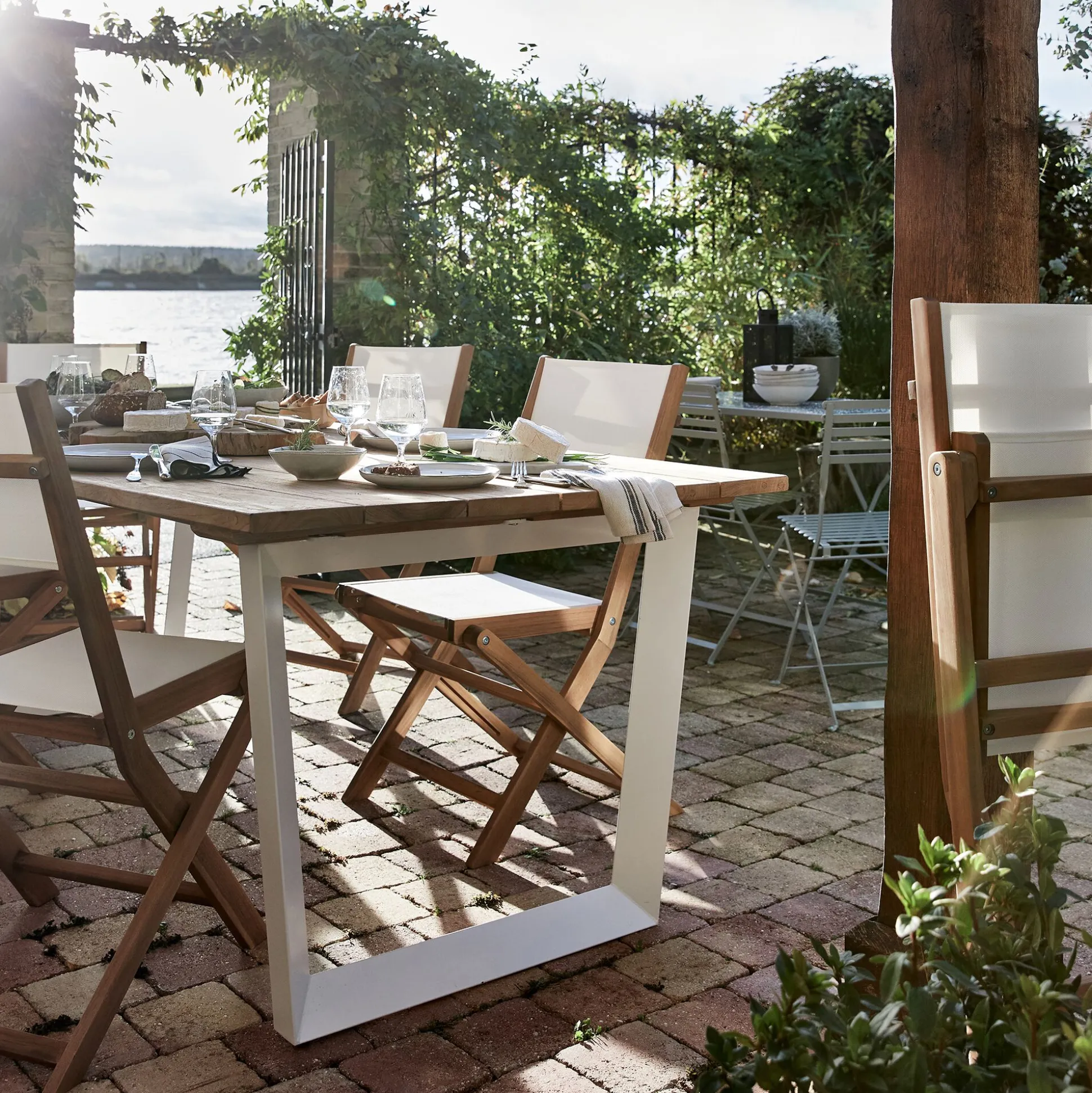 Table de jardin en teck et aluminium - bois clair (8 places)