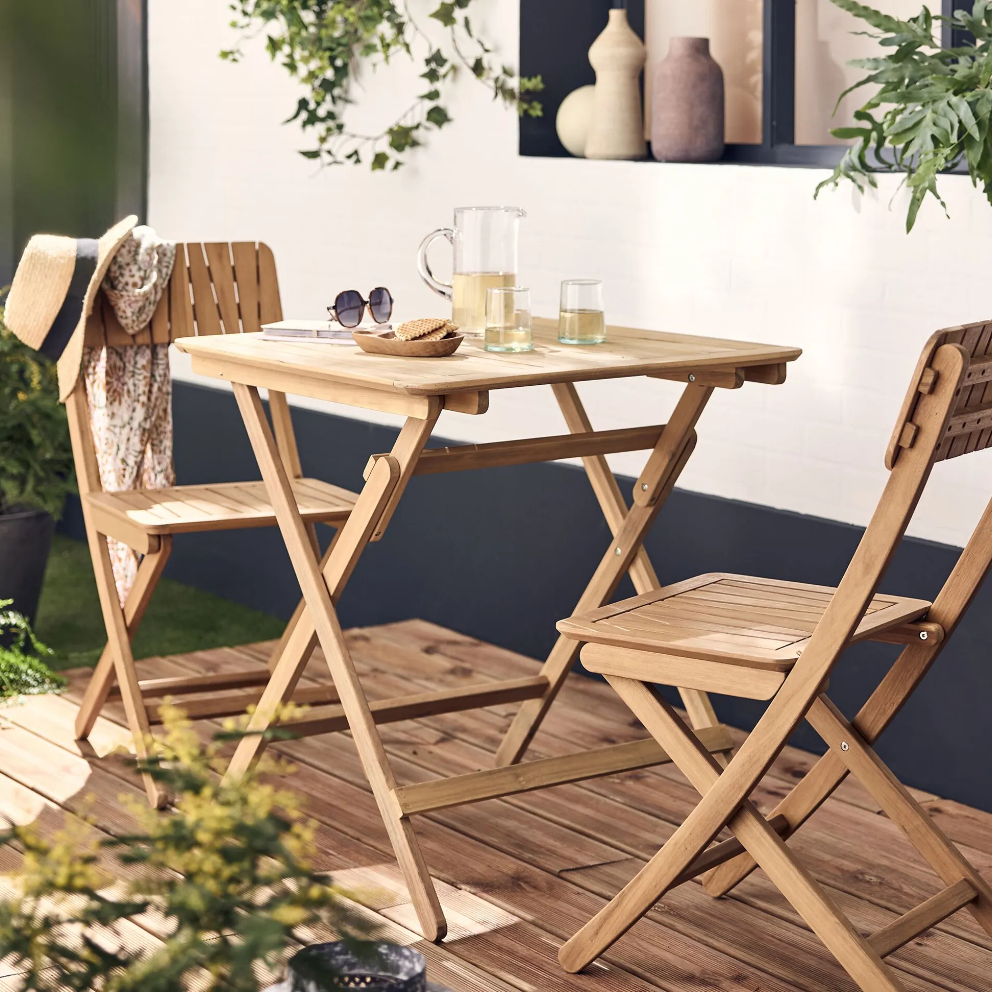 Table de repas jardin pliante carrée en acacia huilé - bois foncé (2 places)