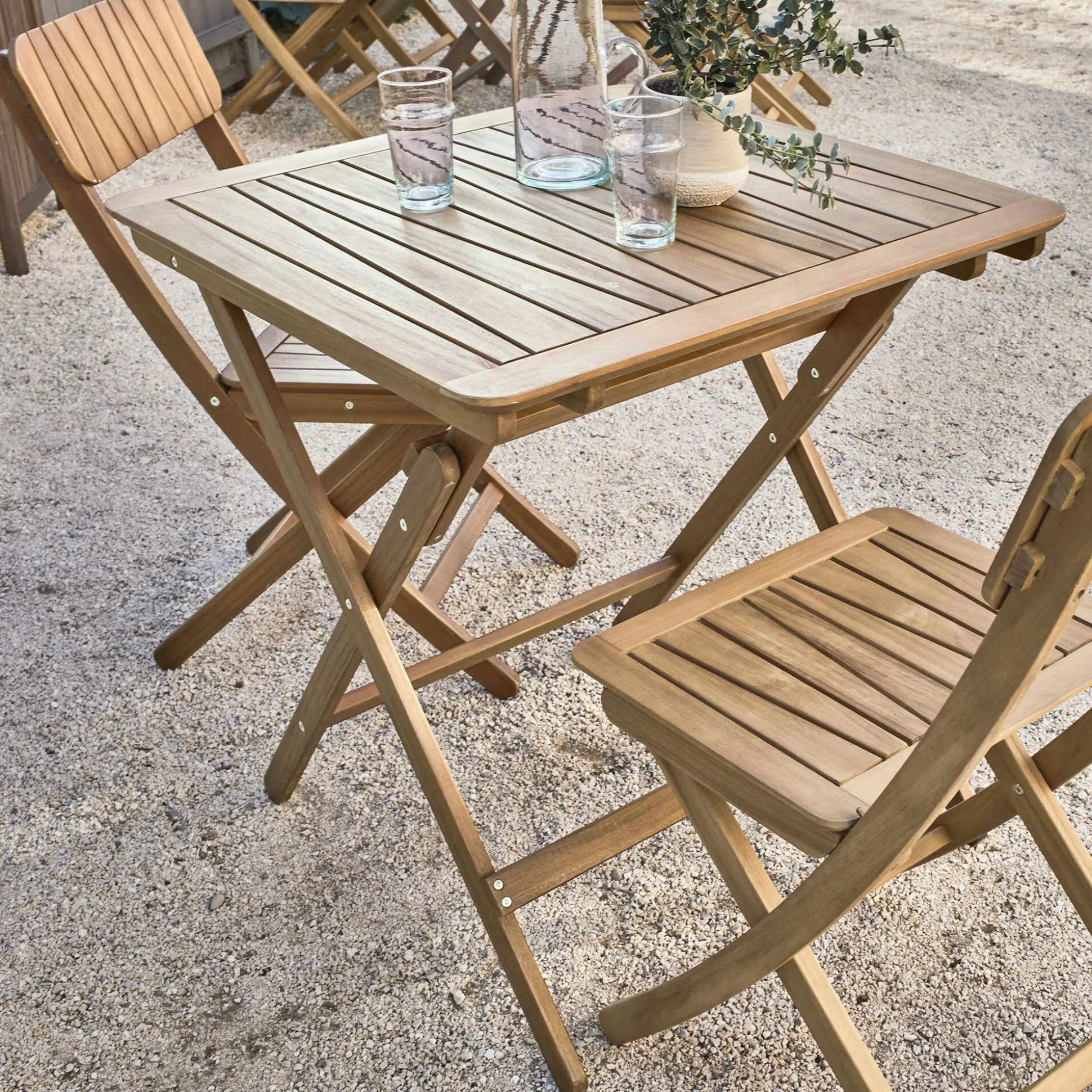 Table de repas jardin pliante carrée en acacia huilé - bois foncé (2 places)
