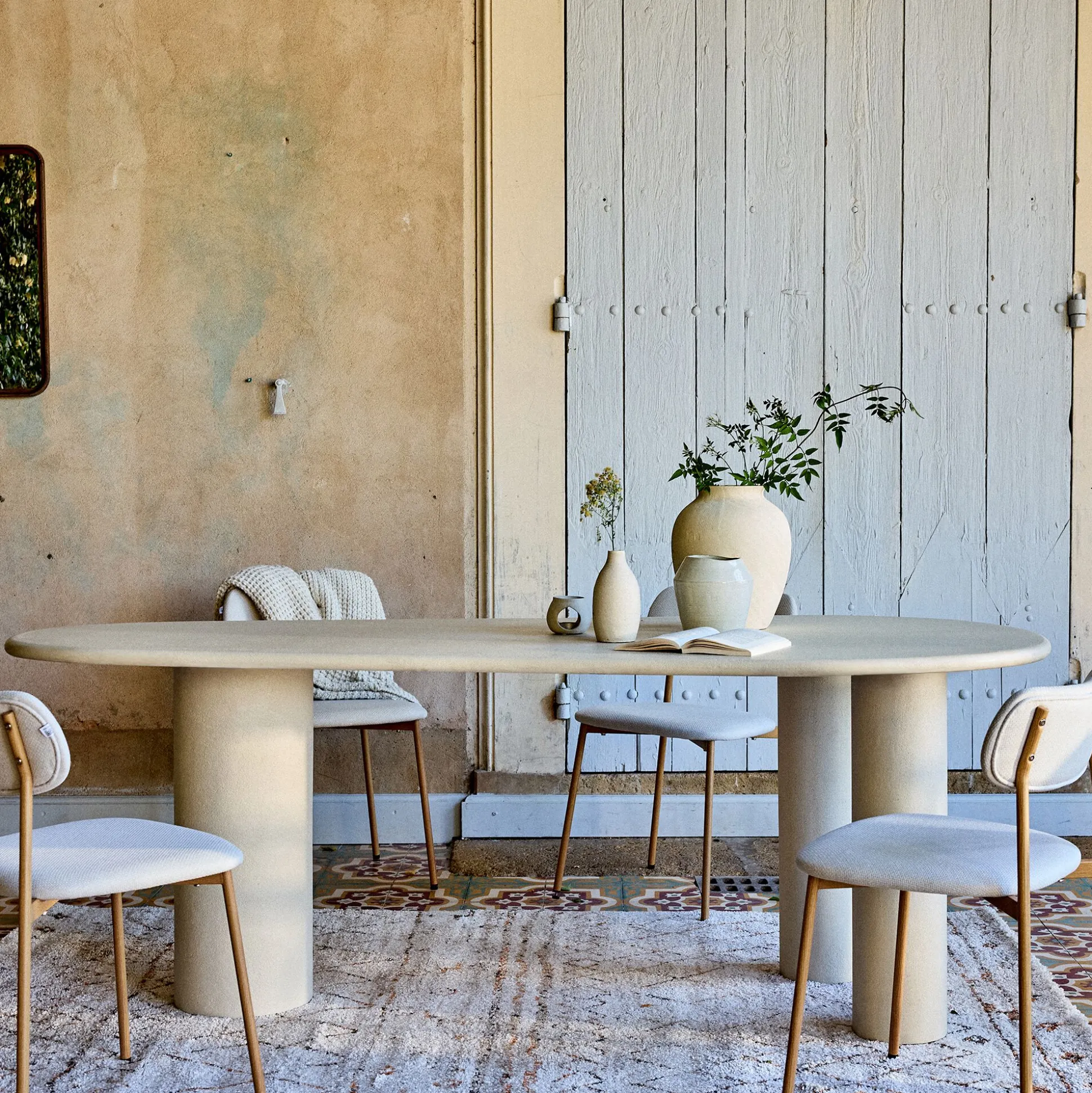 Table de repas organique en bois - blanc écru (8 à 10 places)