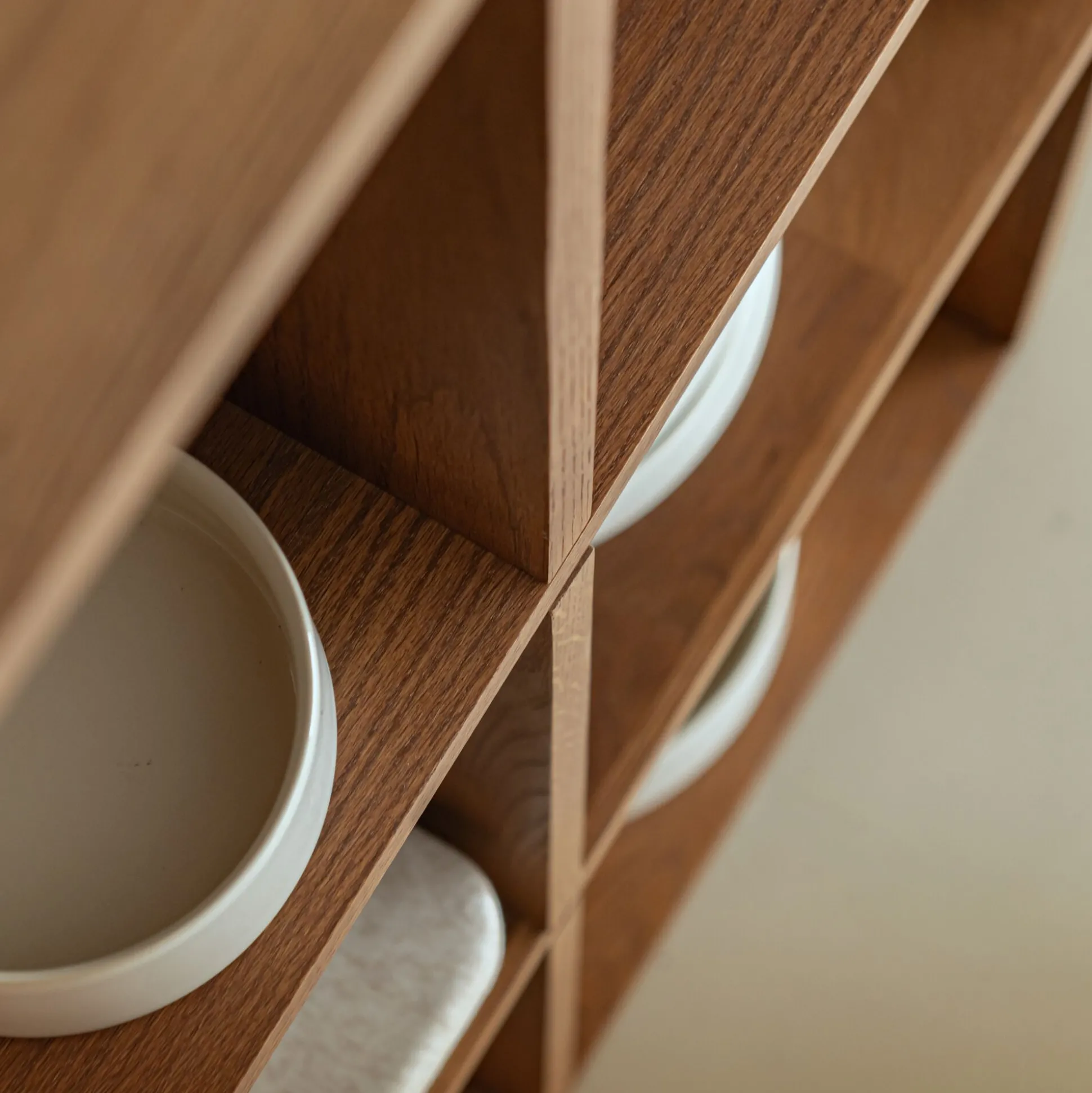 Étagère 6 cases en chêne massif - bois foncé