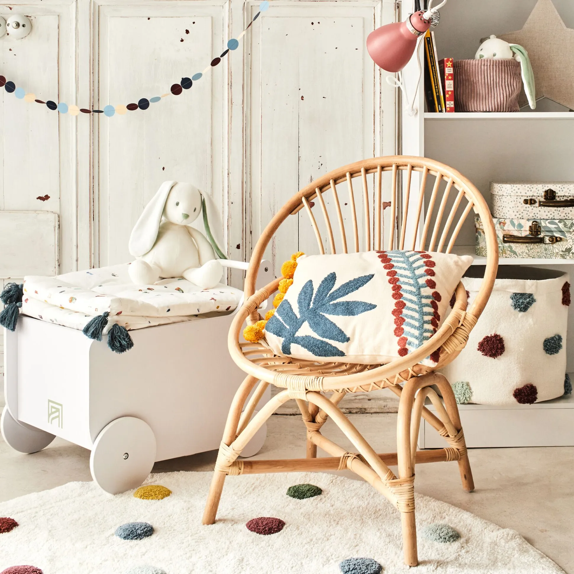 Tapis enfant tufté rond motif pompons d120cm - blanc pompons colorés