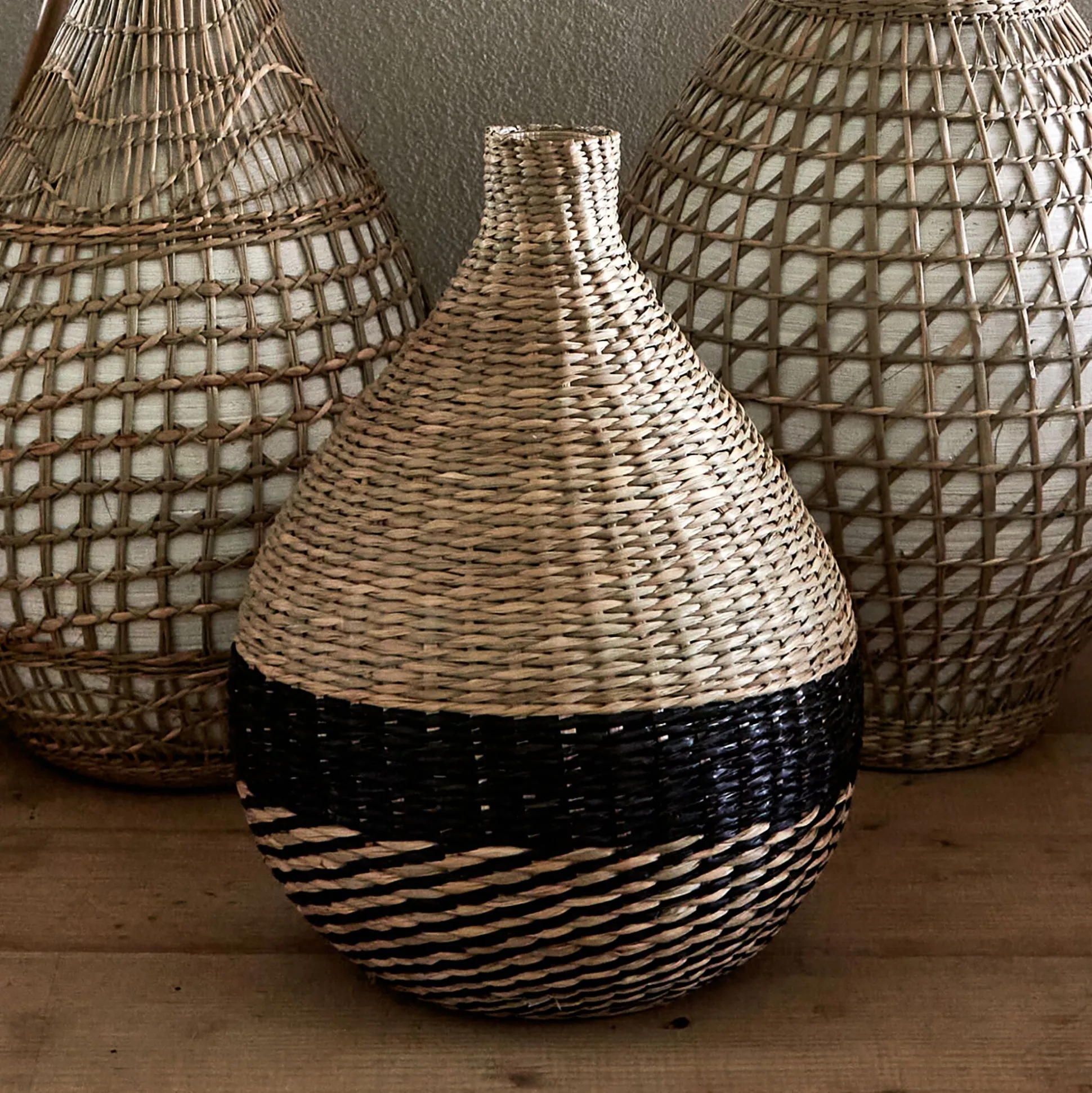 Vase boule en jonc de mer et bambou tressés H33cm - naturel