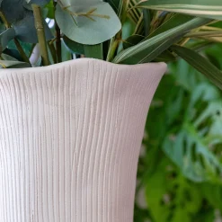 Vase contemporain en faïence striée H31,5cm - blanc