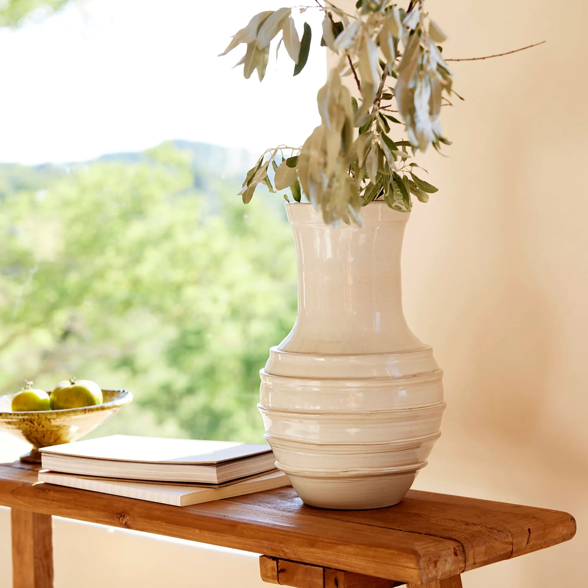 Vase contemporain en terre cuite H38cm - blanc
