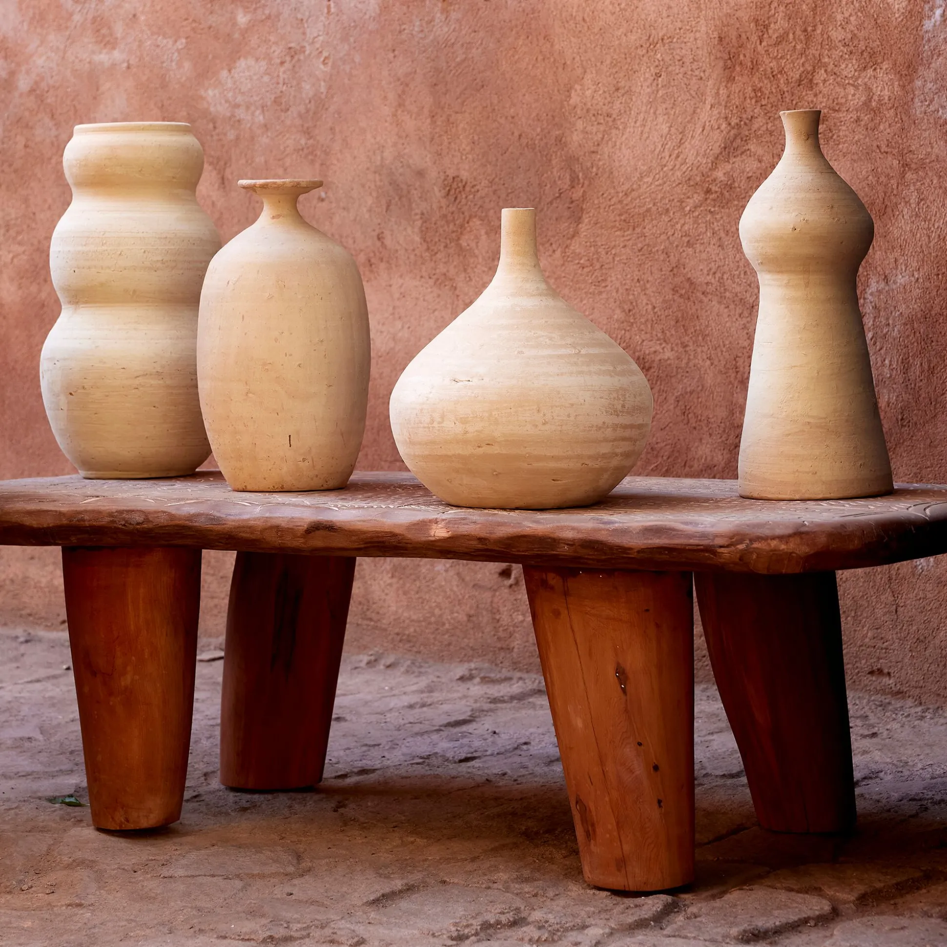 Vase contemporain en terre cuite H29cm - beige