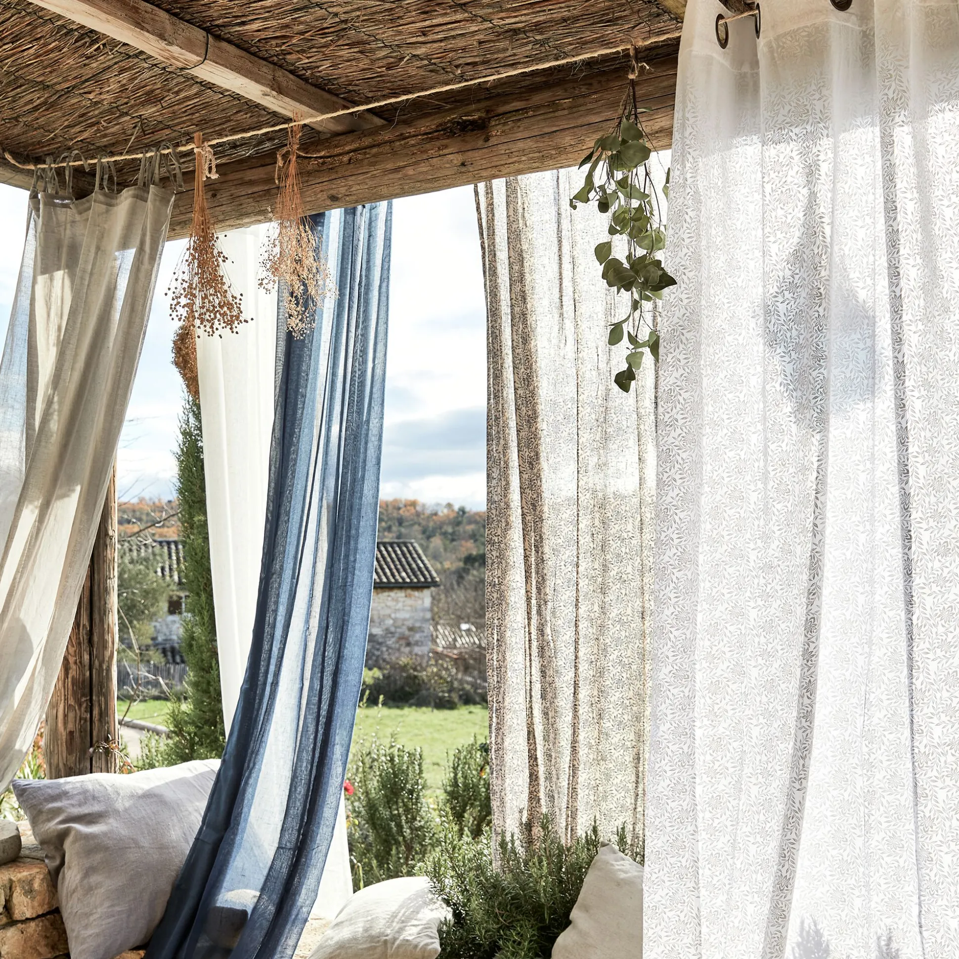 Voilage à œillets en coton motif Jasmin 140x250cm - blanc